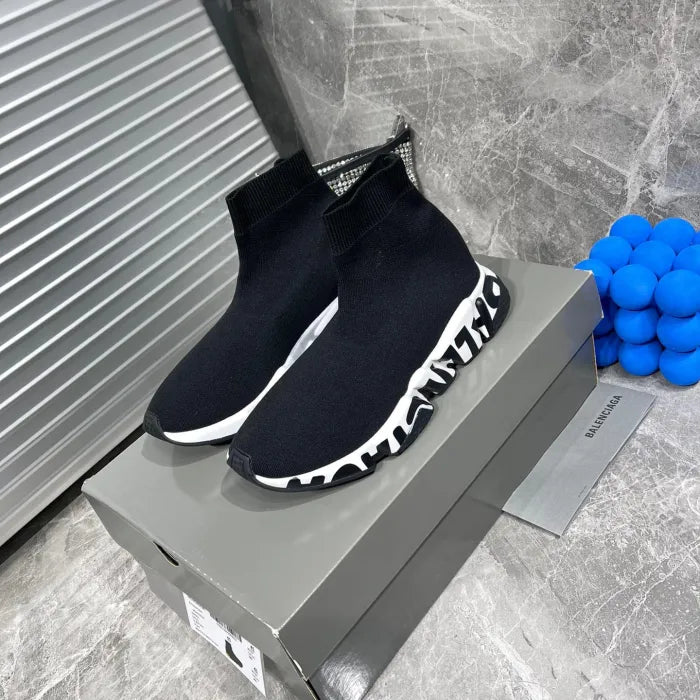B - SNEAKERS