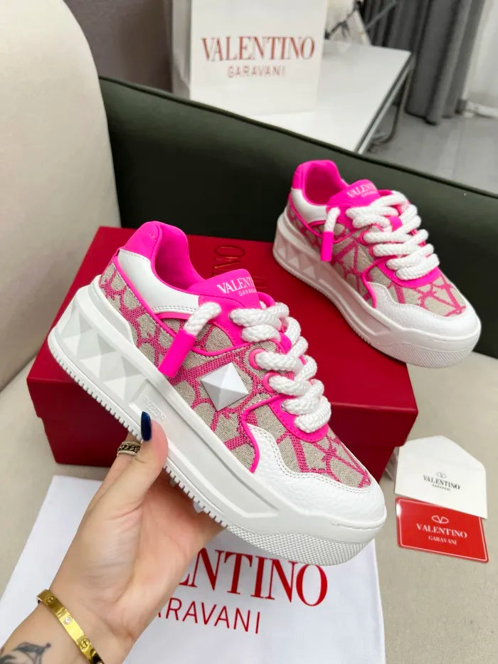 V - SNEAKERS