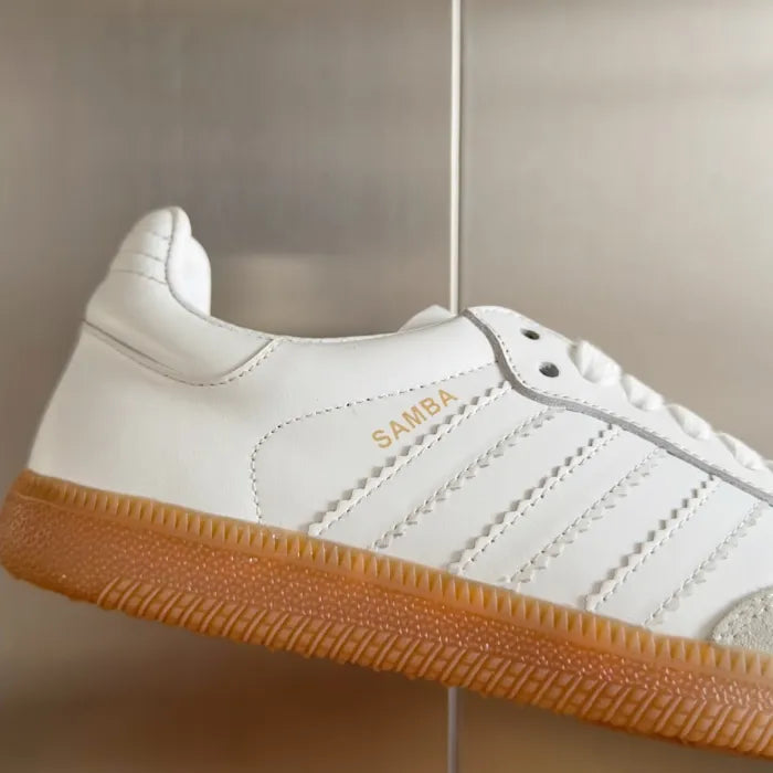 SNEAKERS 10