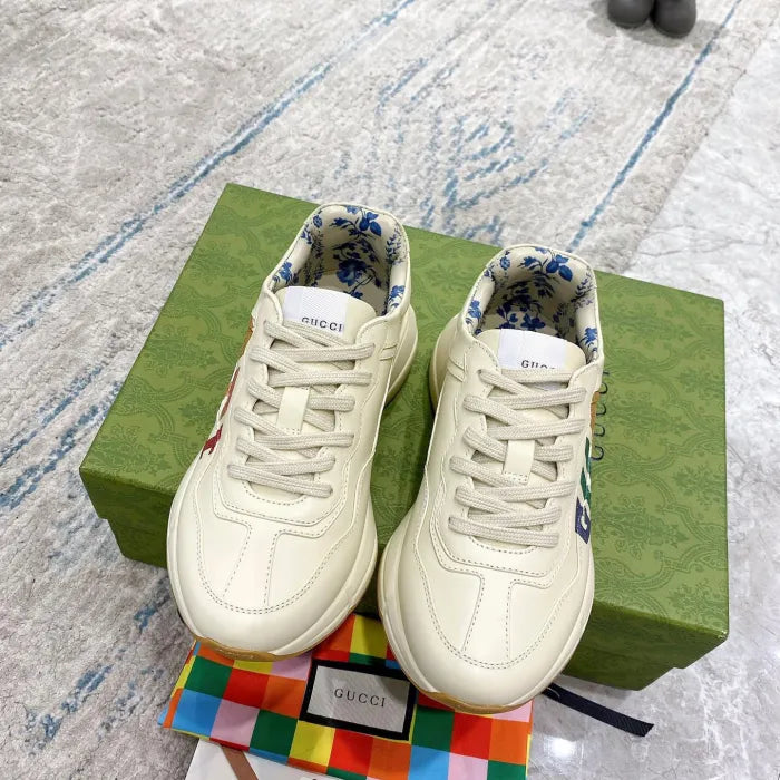 SNEAKERS 26