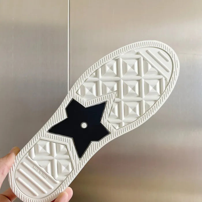 D - SNEAKERS