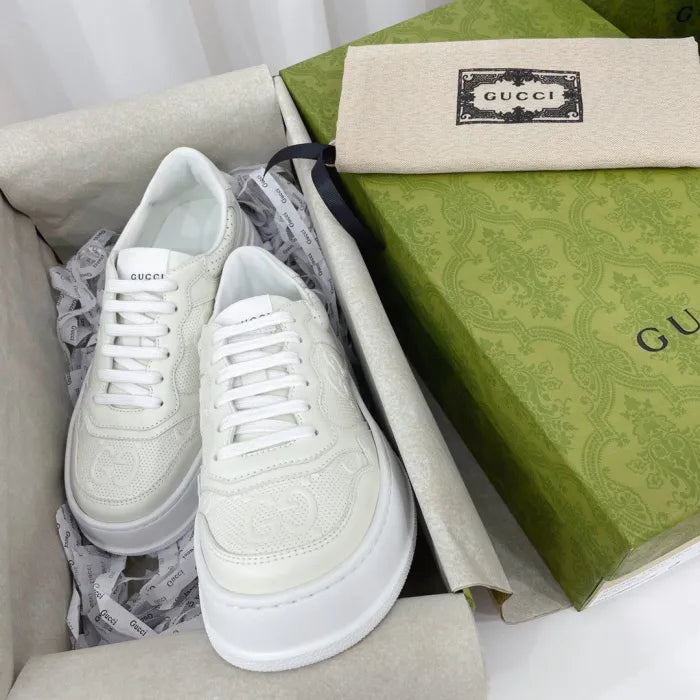 SNEAKERS 23