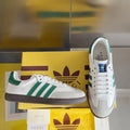 SNEAKERS 19