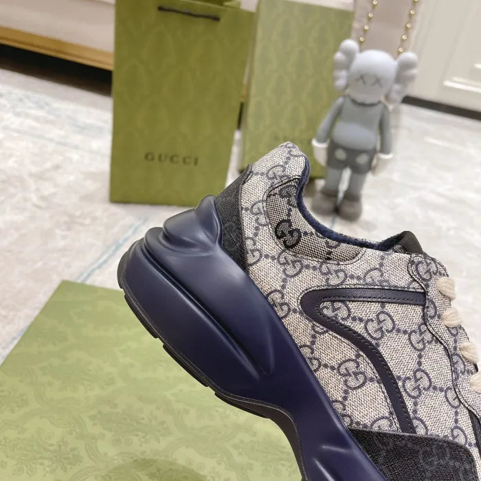 SNEAKERS 26