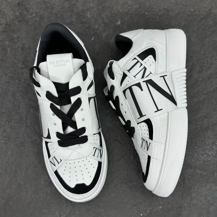 V - SNEAKERS