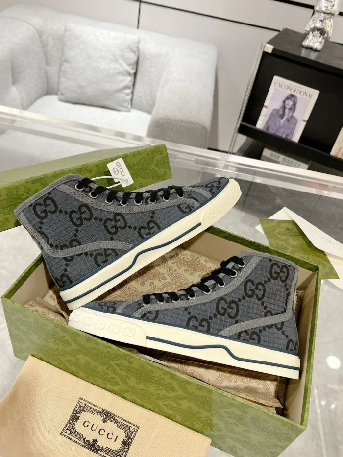 SNEAKERS 25