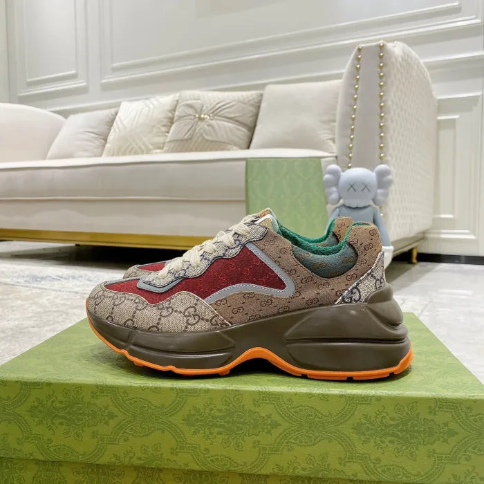 SNEAKERS 26