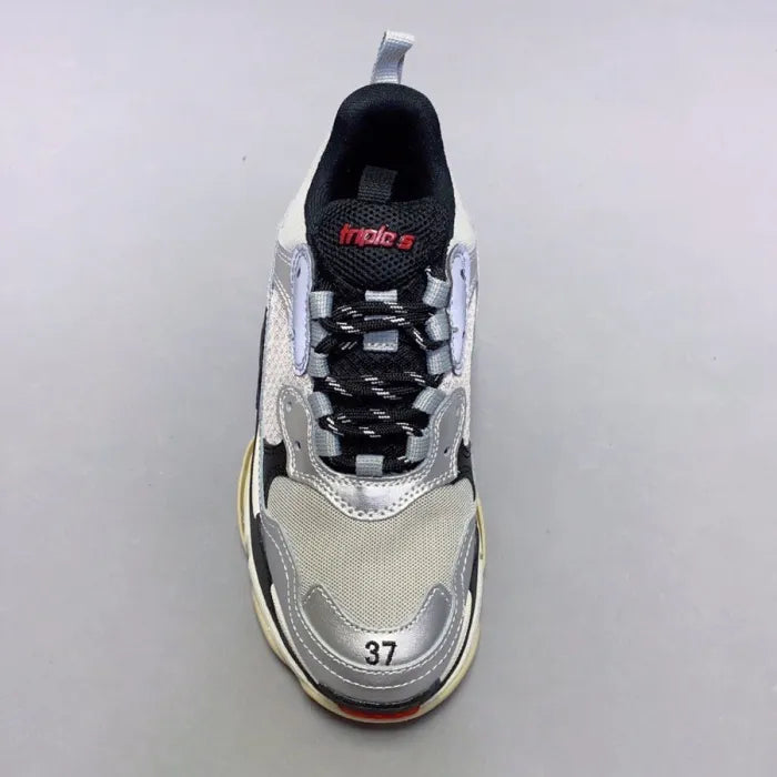 B - SNEAKERS