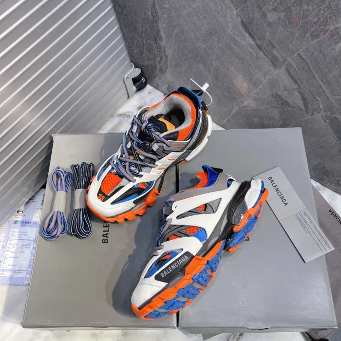 B - SNEAKERS
