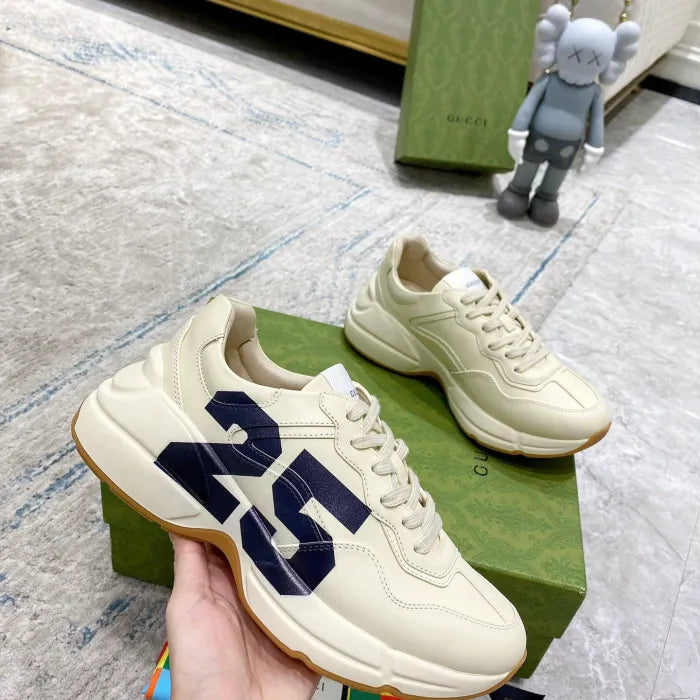 SNEAKERS 26