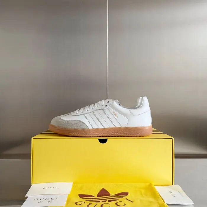 SNEAKERS 10