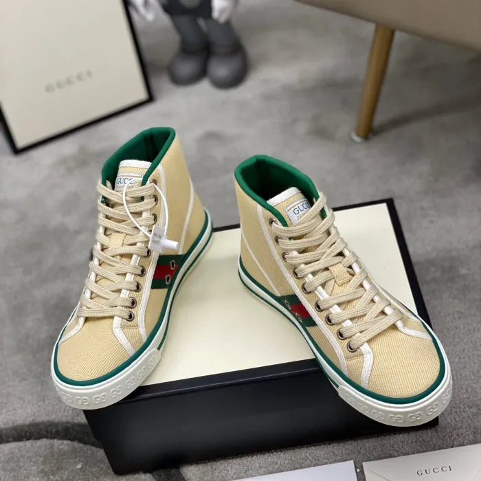 SNEAKERS 14