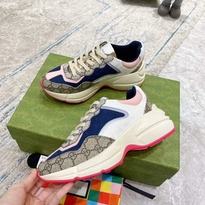 SNEAKERS 26