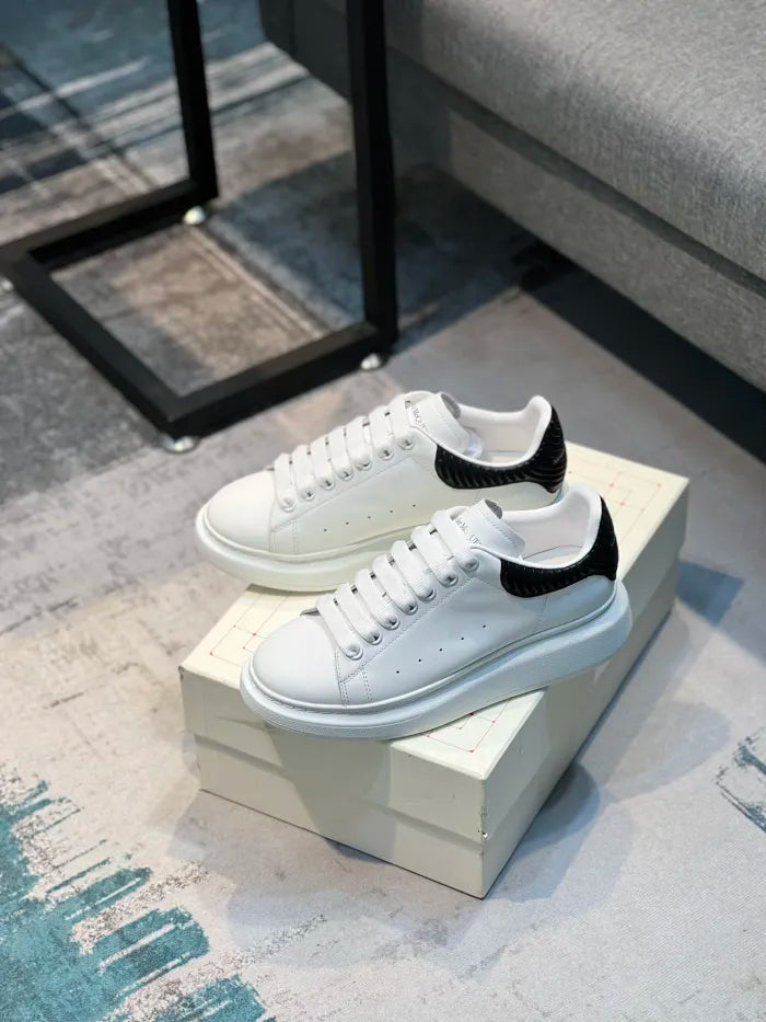 A - SNEAKERS