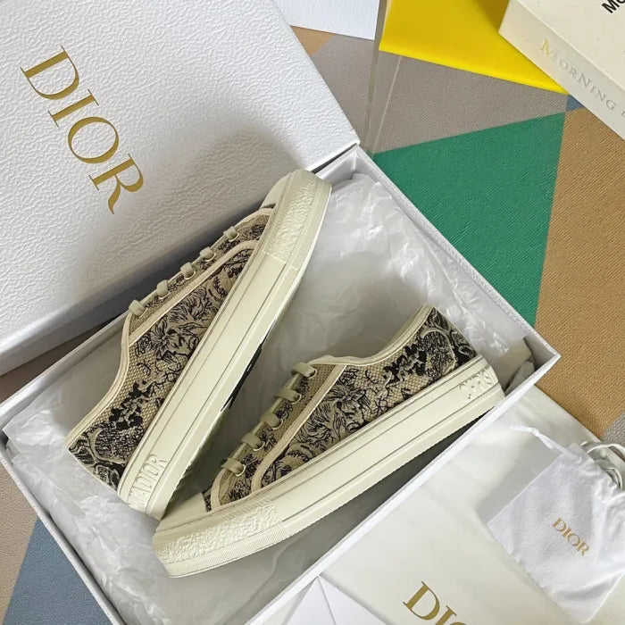 D - SNEAKERS