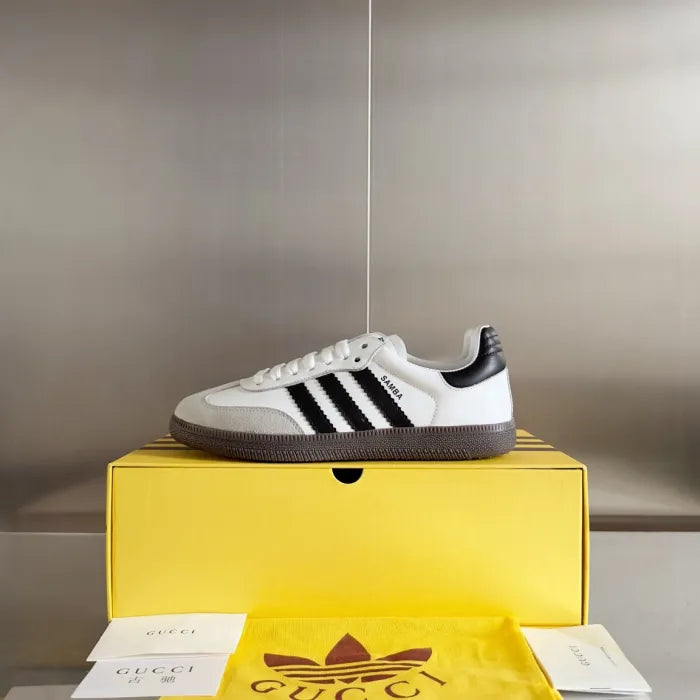 SNEAKERS 12