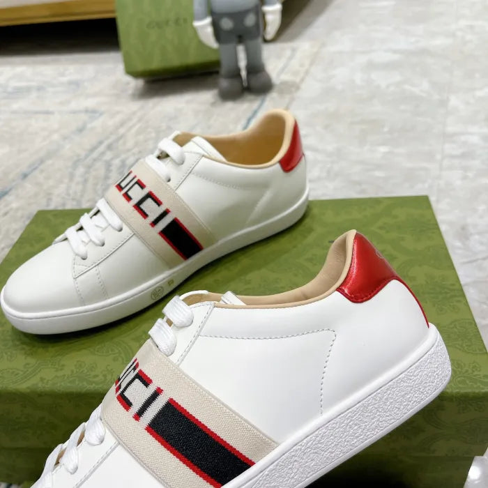 SNEAKERS 21