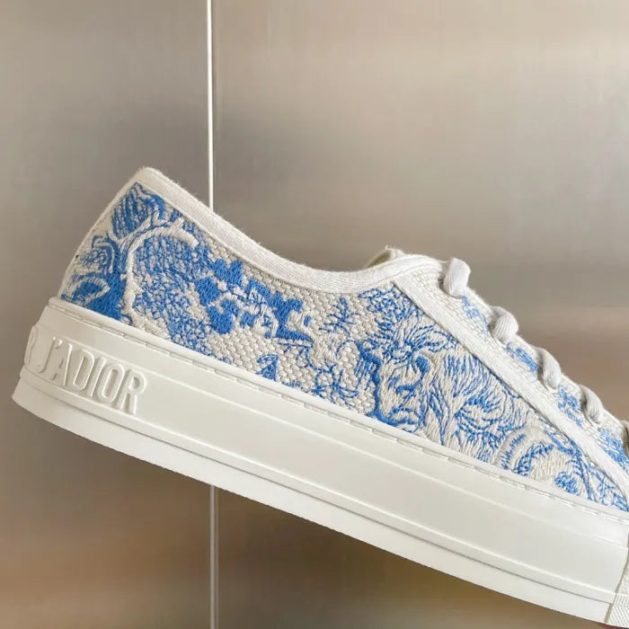 D - SNEAKERS