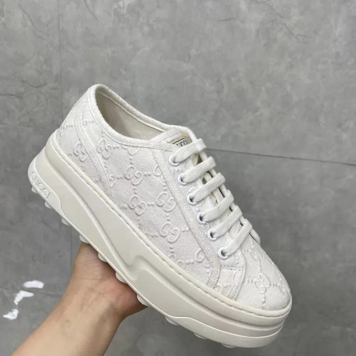 SNEAKERS 03