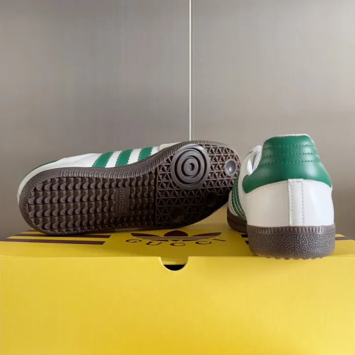 SNEAKERS 19