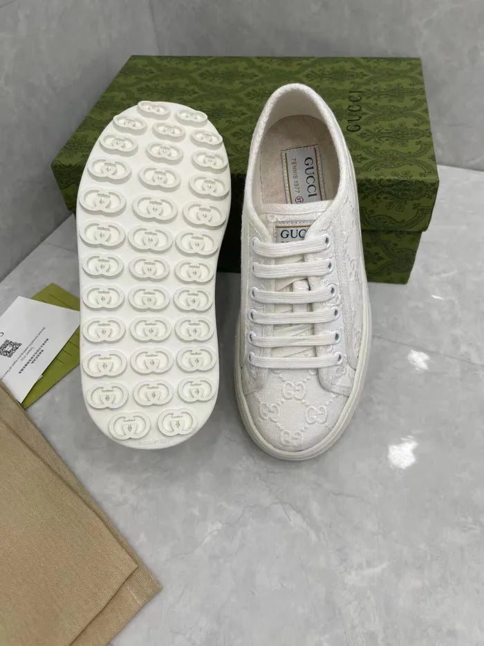 SNEAKERS 03
