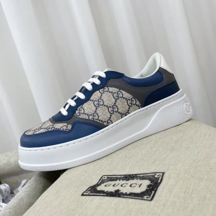 SNEAKERS 23