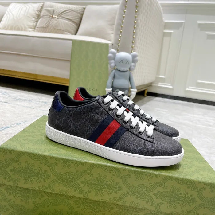 SNEAKERS 16