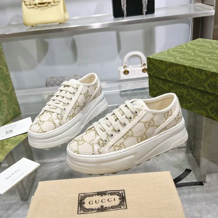SNEAKERS 08