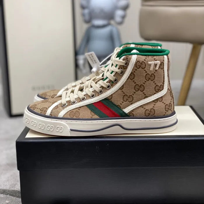 SNEAKERS 14