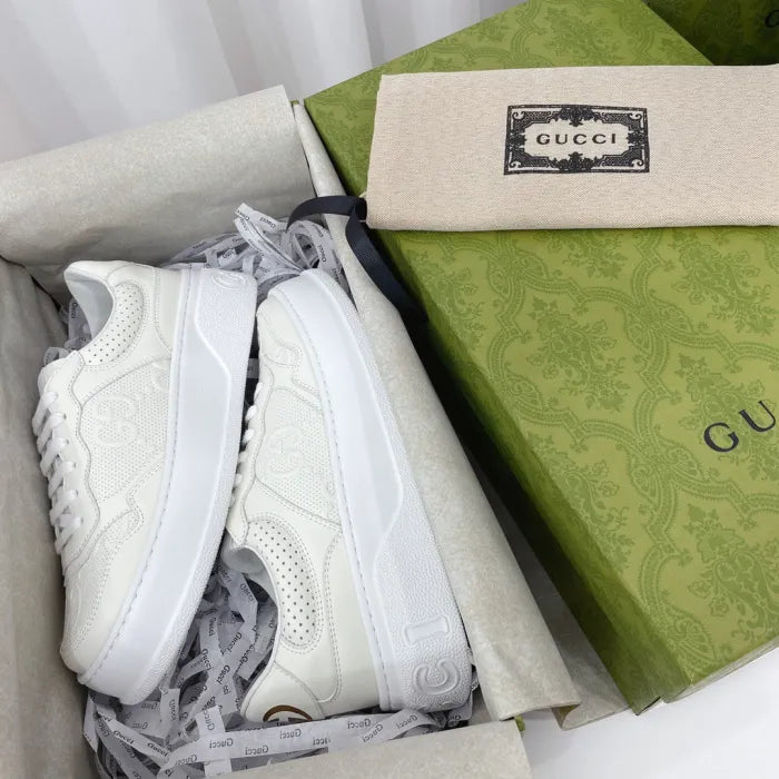 SNEAKERS 23