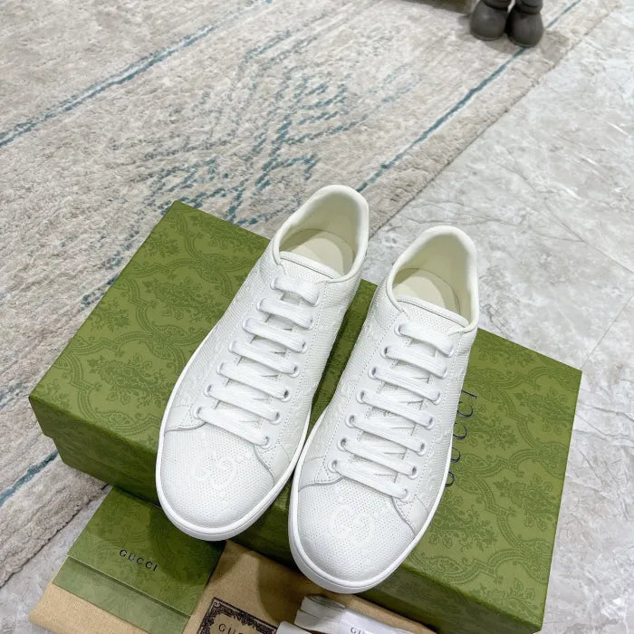 SNEAKERS 21