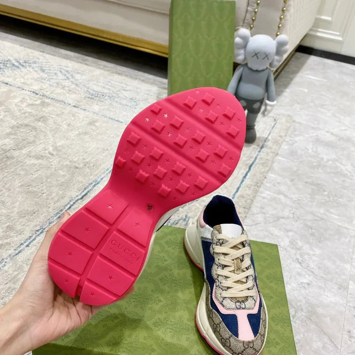 SNEAKERS 26