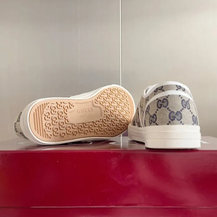 SNEAKERS 07