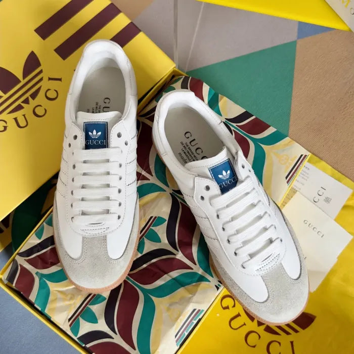 SNEAKERS 10