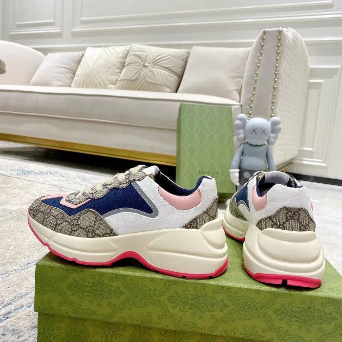 SNEAKERS 26