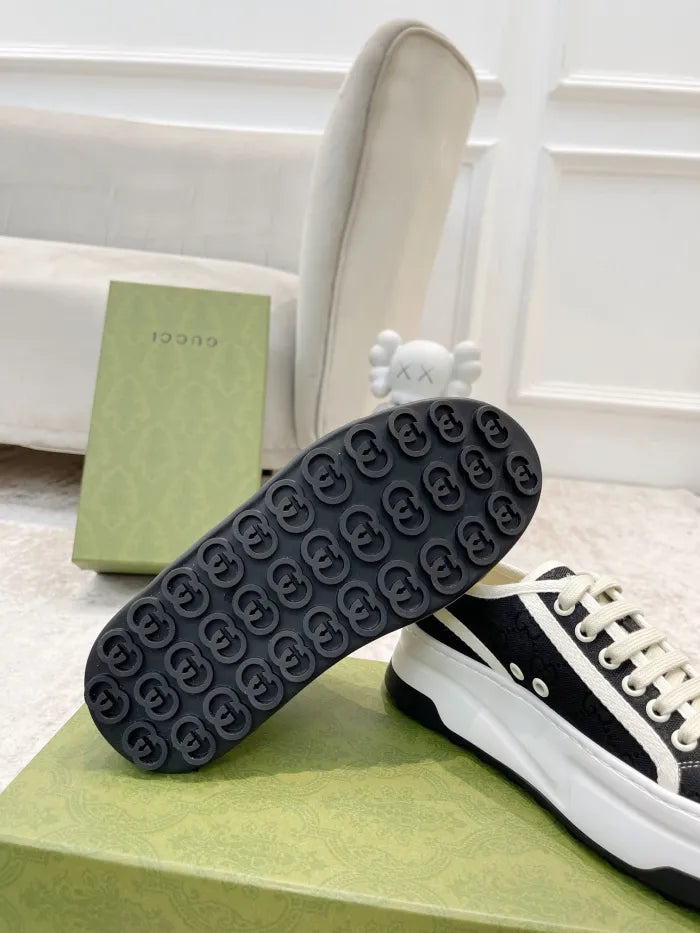 SNEAKERS 04