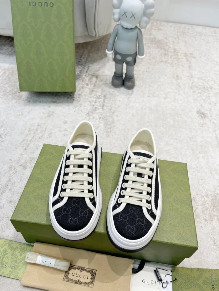 SNEAKERS 04