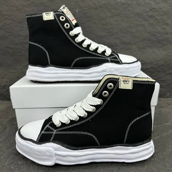 A - SNEAKERS