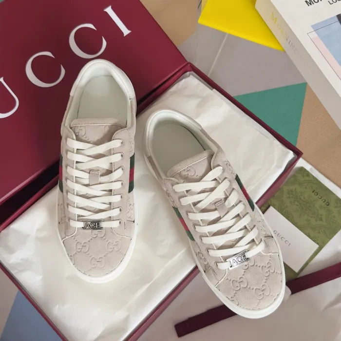 SNEAKERS 17