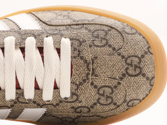 SNEAKERS 21