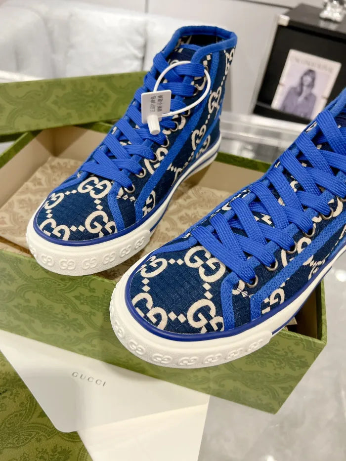 SNEAKERS 01