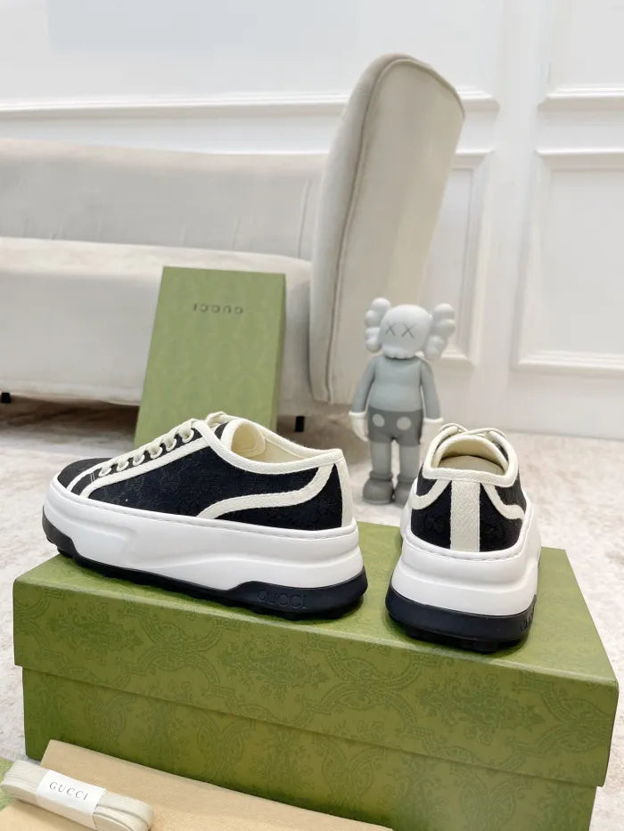 SNEAKERS 04
