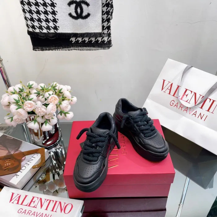 V - SNEAKERS