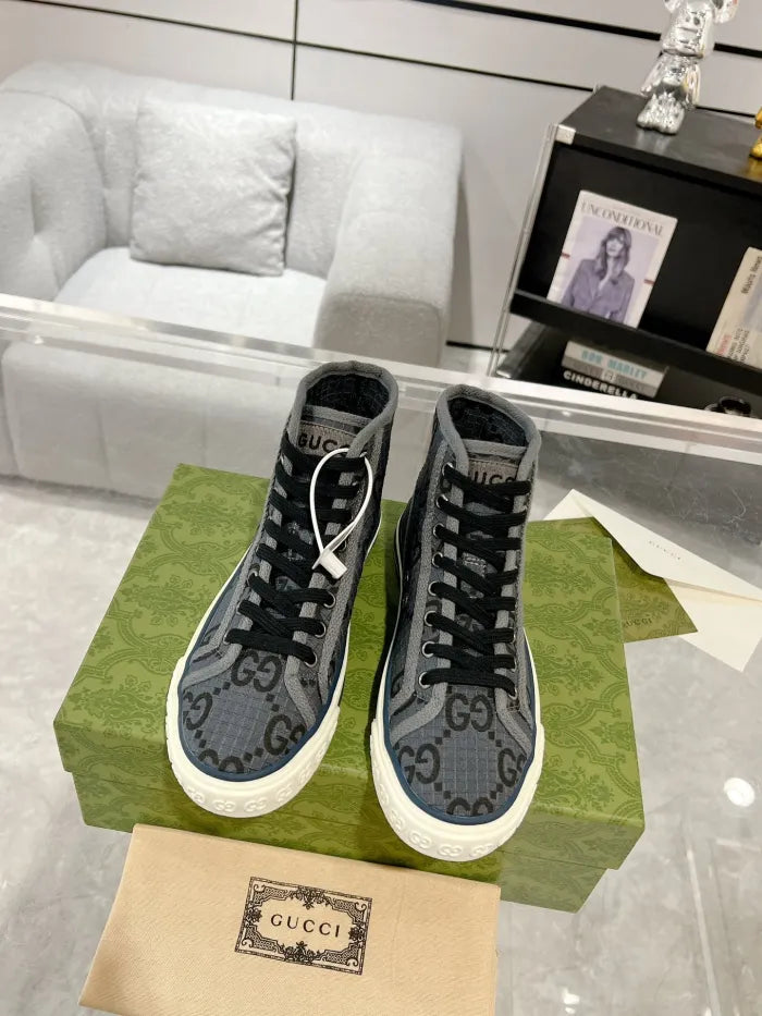 SNEAKERS 25