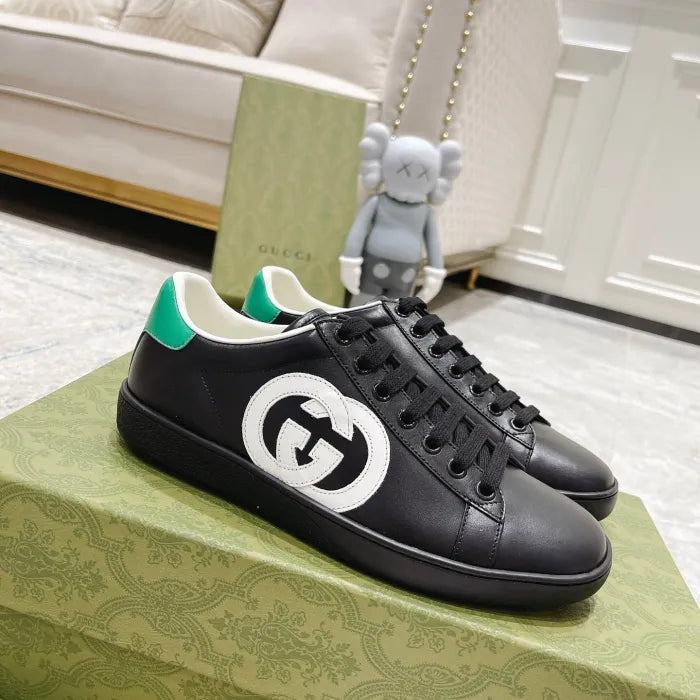 SNEAKERS 16