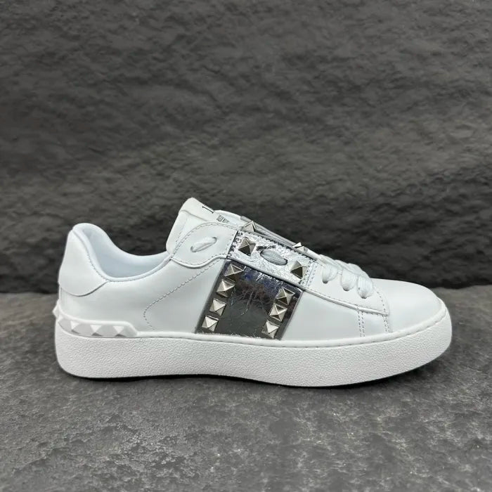 V - SNEAKERS