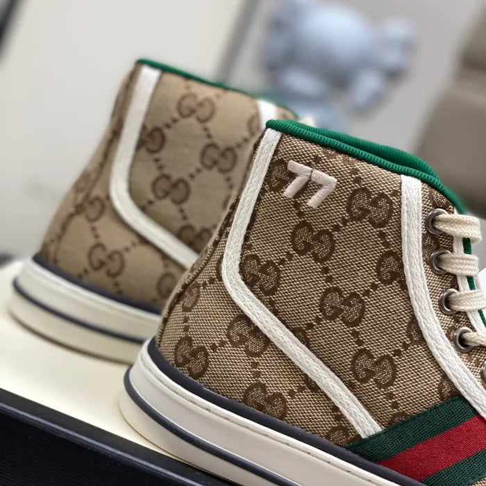 SNEAKERS 14