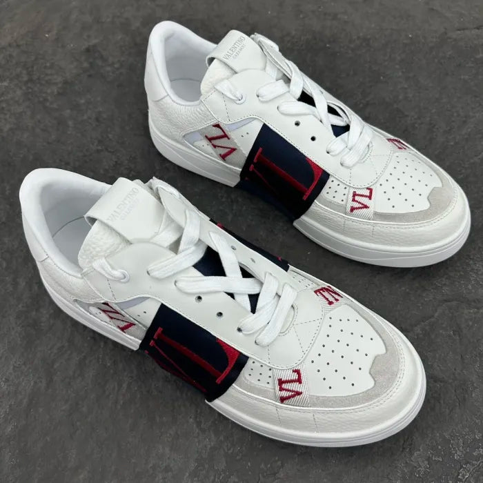 V - SNEAKERS