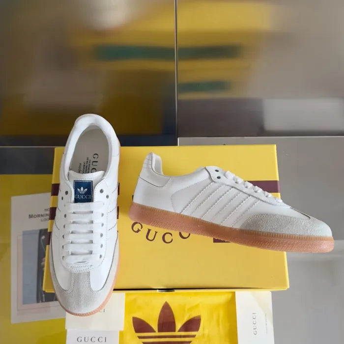 SNEAKERS 10