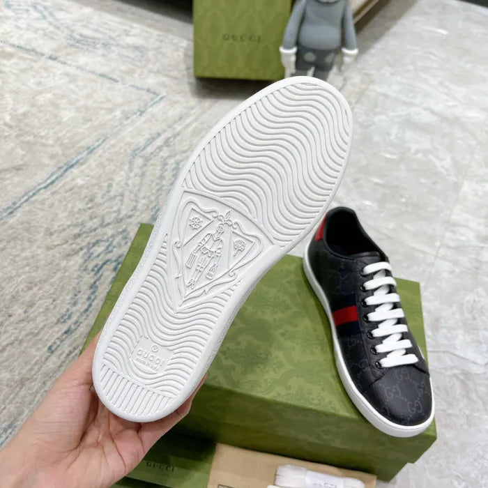 SNEAKERS 16